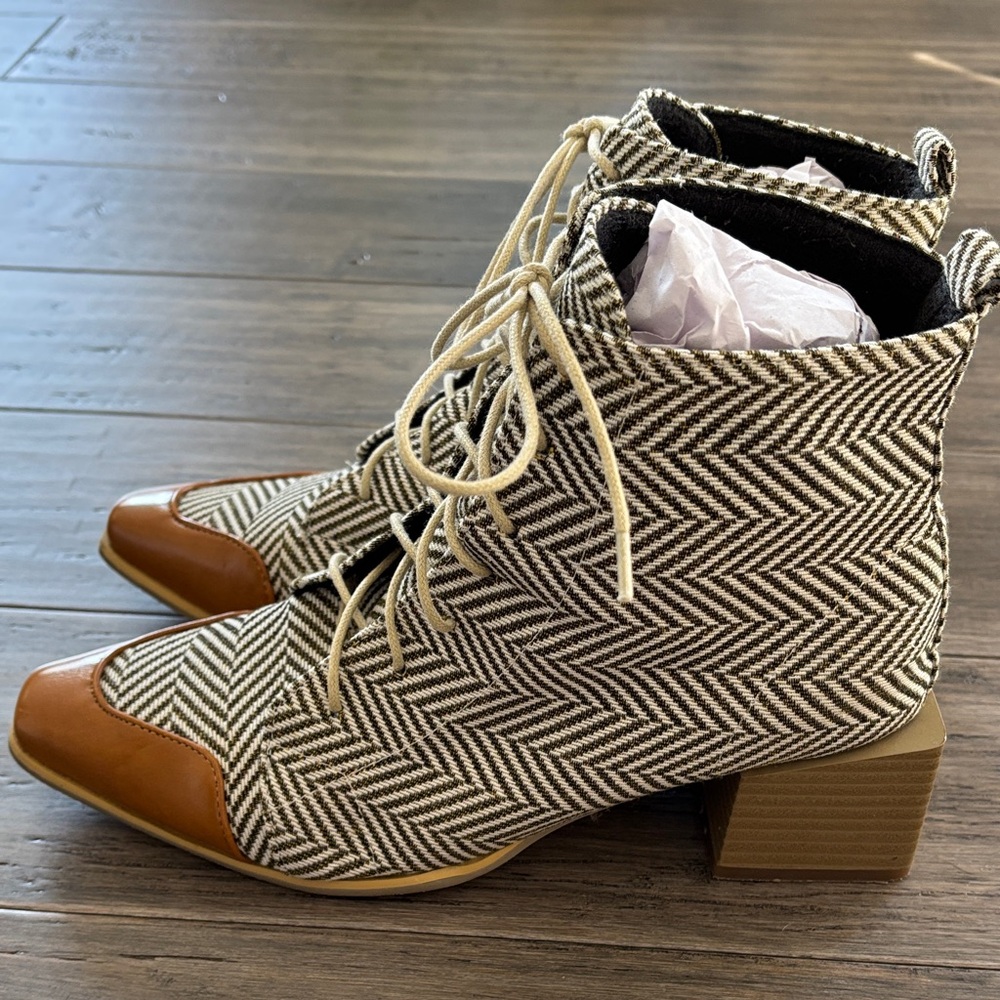 Stylish Herringbone Lace-Up Ankle Boots - Picture 4 of 7